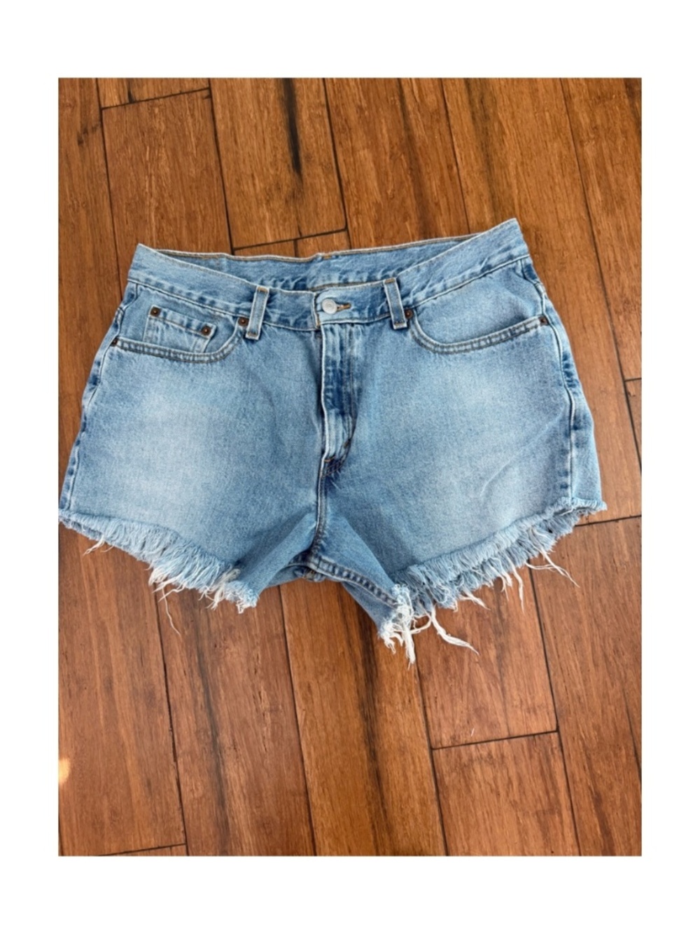 Women's Levi's Size 32 High Rise 515 Denim Cutoff Shorts - Excellent Condition!